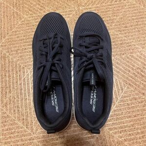 EUC Skechers Women’s 8.5 Tennis Shoes